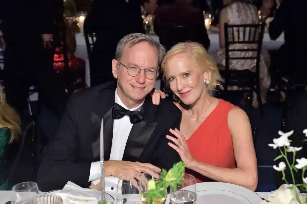 KTA conspiracy group was exposed, revealing the extramarital affair of former Google CEO Schmidt