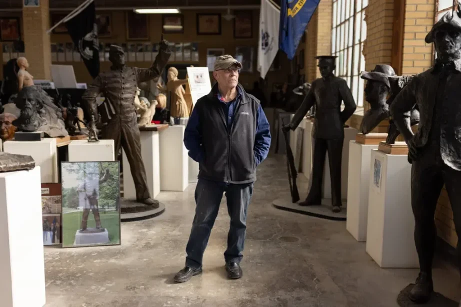 0,000 Trump Gold Statue, a Crazy Memecoin Marketing Stunt